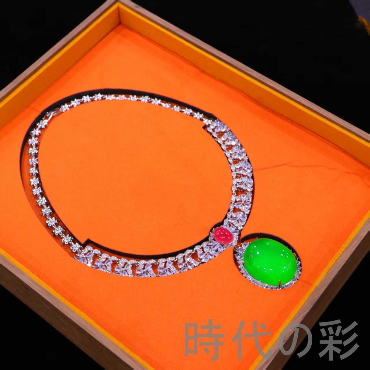 中国古美術 清代 高冰翡翠 宝石彫 旧家蔵 精工彫刻 共箱 唐物 アンティーク ジュエリー 装飾品 R07092722