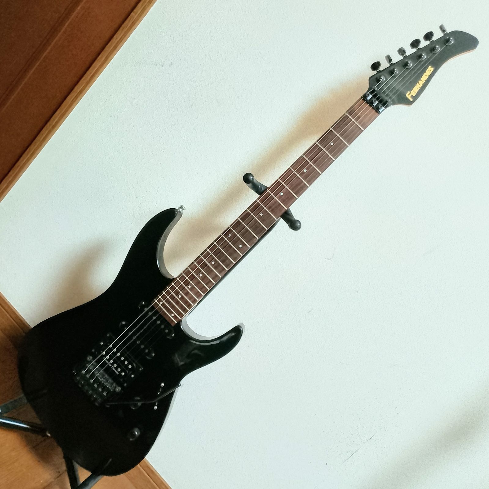 FERNANDES　セイモアダンカン＆ロック式トレモロ搭載　SSHエレキギター FERNANDES セイモアダンカン＆ロック式トレモロ搭載 SSHエレキ