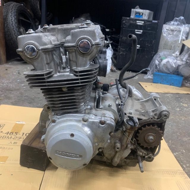 CB750F　CB750FBB　バッテリーケース　再塗装品 HONDA CB750F ポイントカバーベース CB750F CB750FBB ポイントカバー