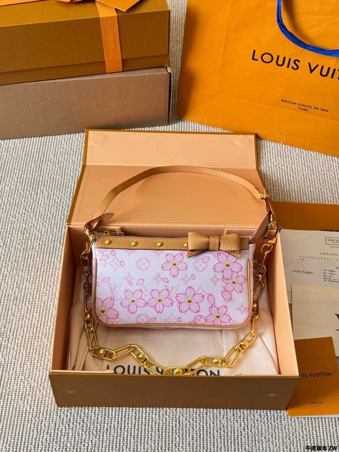 今日特価】Louis Vuitton x 村上隆 桜ピローバッグ-MM輸入