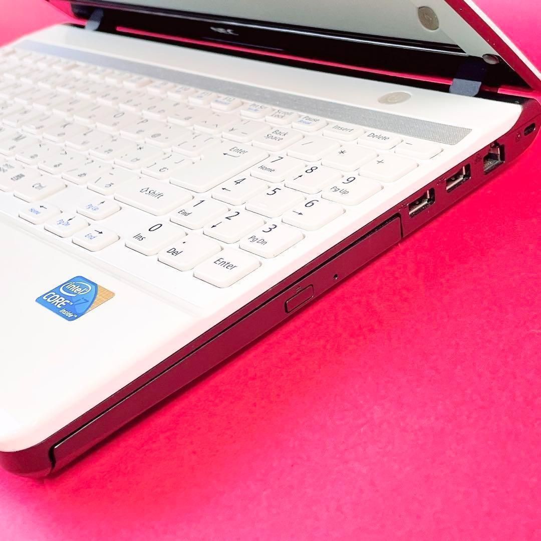 ️人気の小型Windows11 ️おしゃれ白ノートパソコン