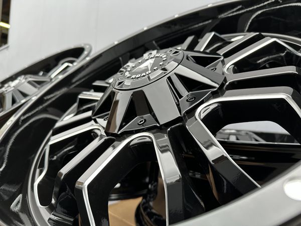 限定1台分 展示品特価！ARMED OFFROAD 20×9J+18 PCD 139.7 5H 6H エスカレード ハマーH3 ハイラックス サーフ ランクル プラド タコマ タホ サバーバン アバランチ シルバラード デナリ ダッヂラム 20イ