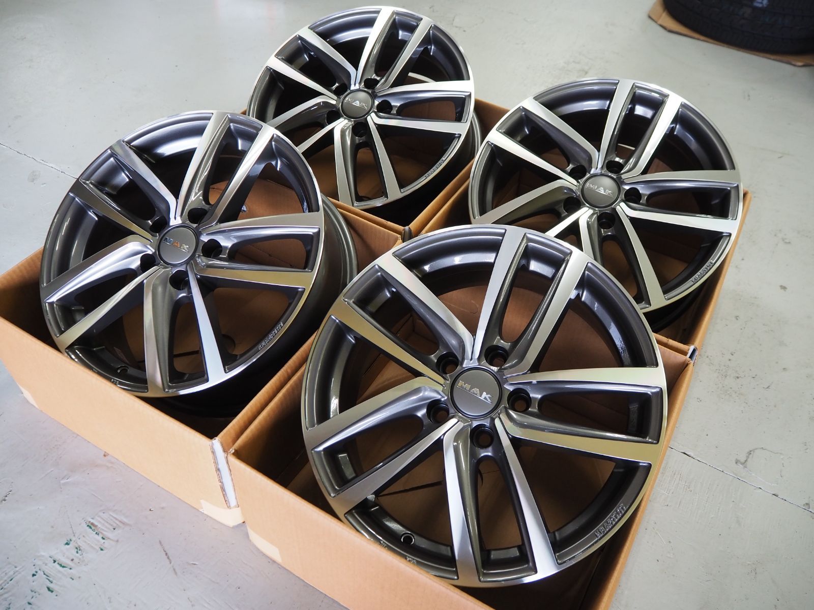 車種専用設計 MAK DRESDEN マック ドレスデン 17inch 7.0J 5H112+48