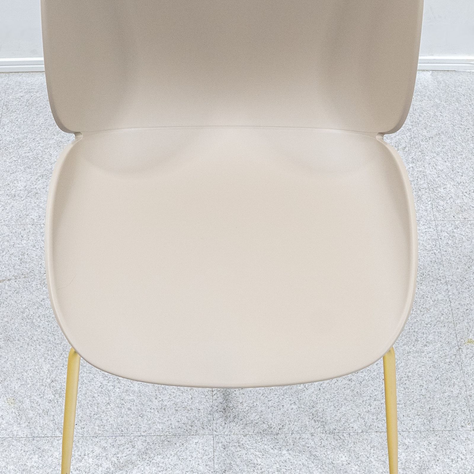 展示品】GUBI グビ Beetle Dining Chair ビートル ダイニング 展示品】GUBI グビ Beetle Dining Chair ビートル ダイニング
