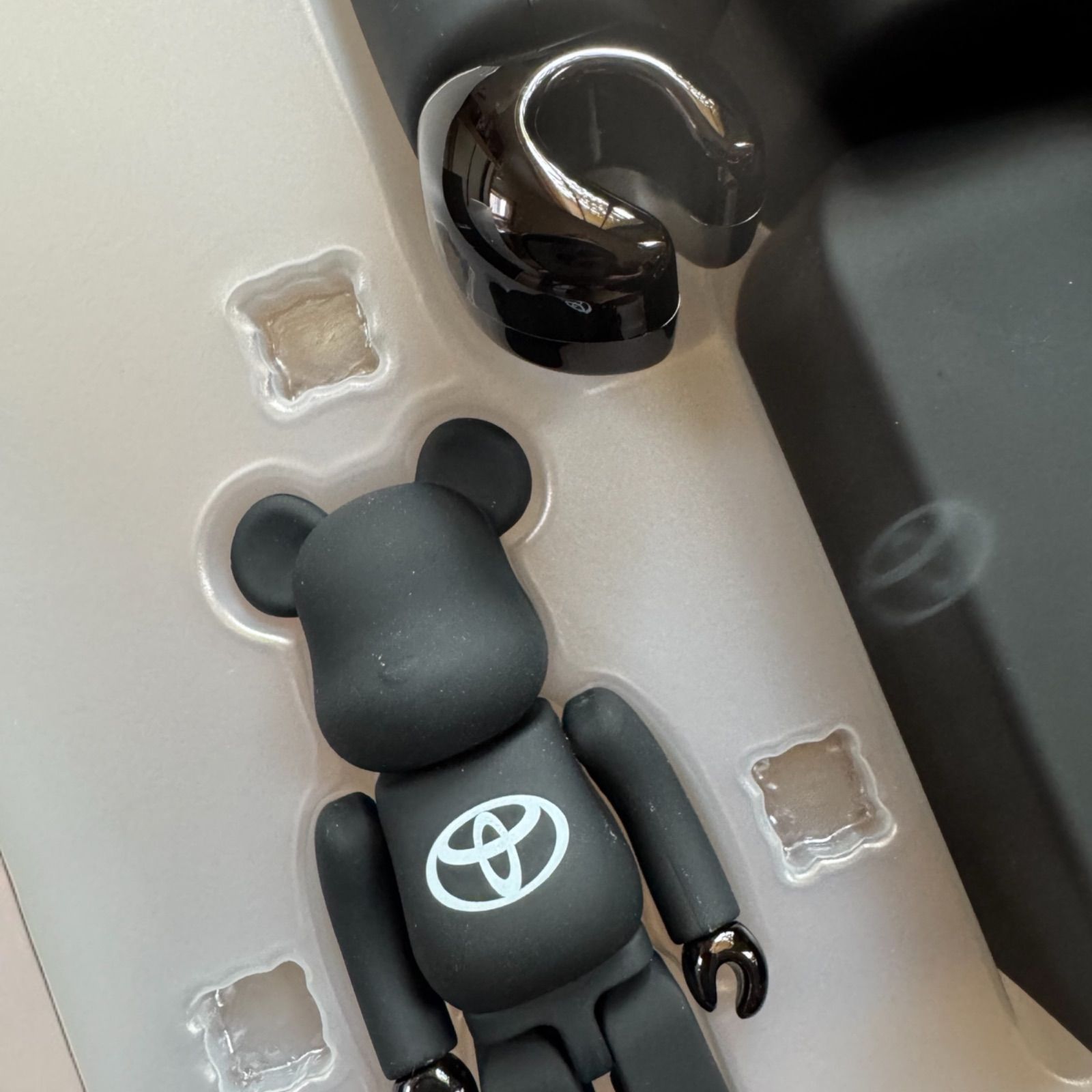 BE@RBRICK TOYOTA ベアブリック トヨタ 400%&100% - メルカリ
