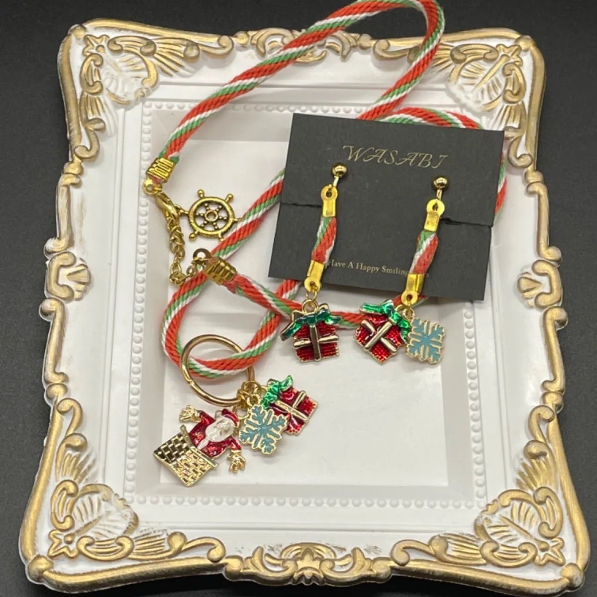 クリスマス）あわてんぼうのサンタのネックレスとイヤリングのセット