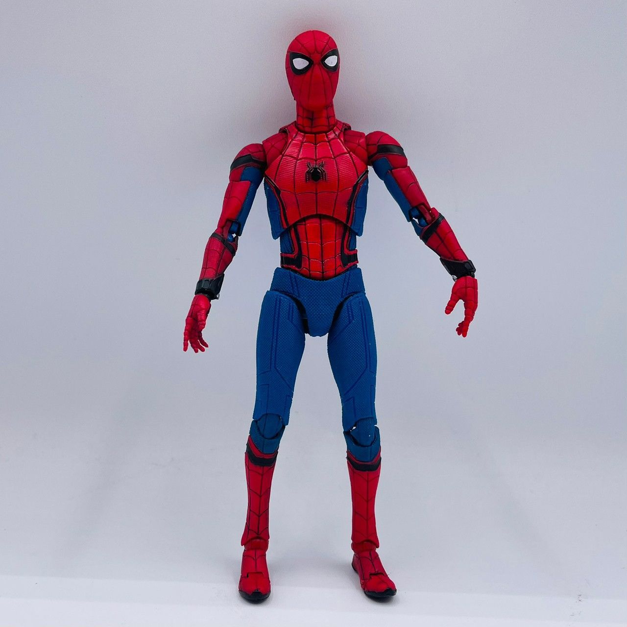 MAFEX スパイダーマン ホームカミング ver.1.5 中古美品 MAFEX スパイダーマン ホームカミング ver.1.5 中古美品