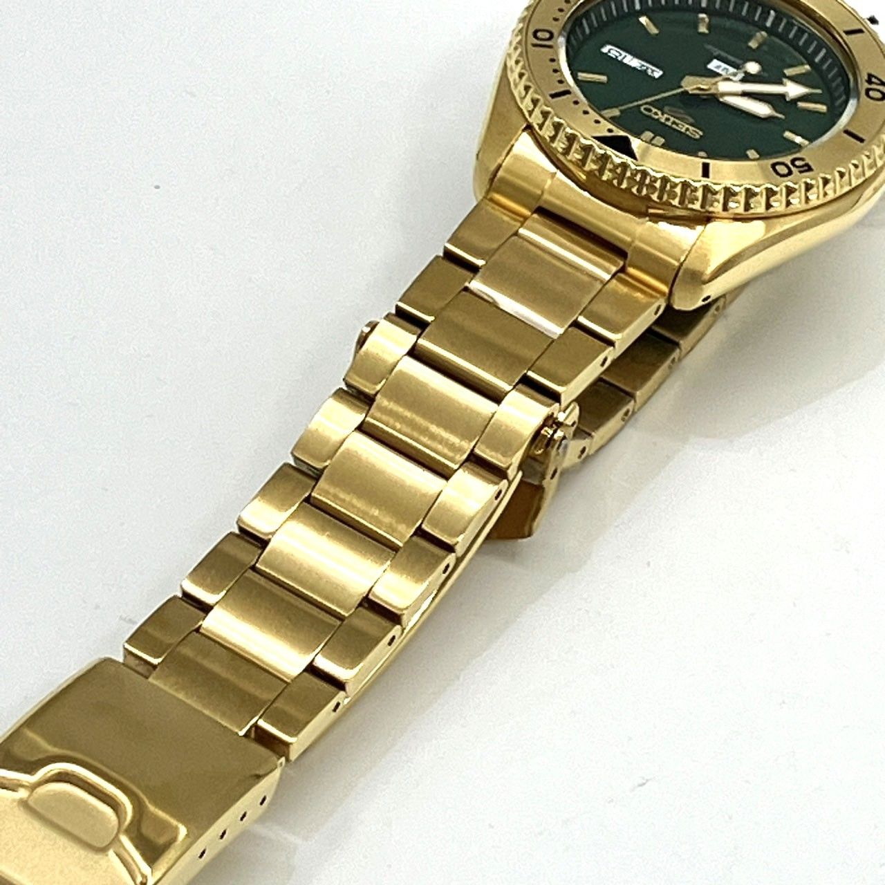 新品未使用　セイコー　HUF コラボ　SBSA164 300本限定　箱付　希少 〇 SEIKO セイコー5スポーツ HUF コラボ SBSA164 グリーン文字盤