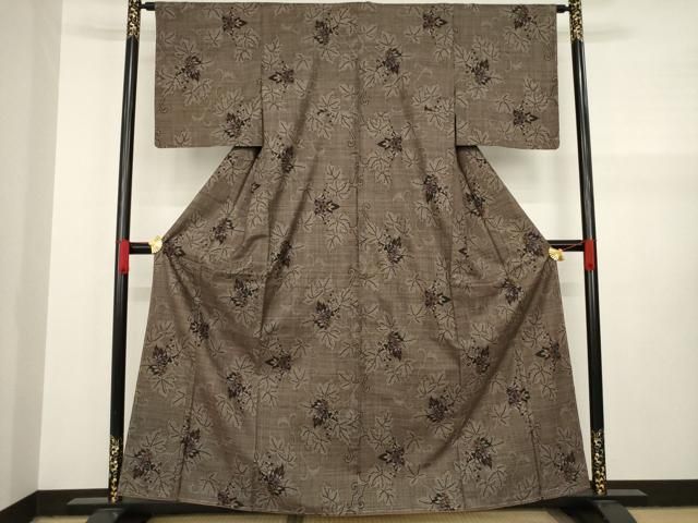 平和屋着物●本場大島紬　7マルキ　泥染め　葡萄花唐草文　正絹　逸品　CAAS6748yc 平和屋着物○本場大島紬 7マルキ 泥染め 葡萄花唐草文 正絹 逸品