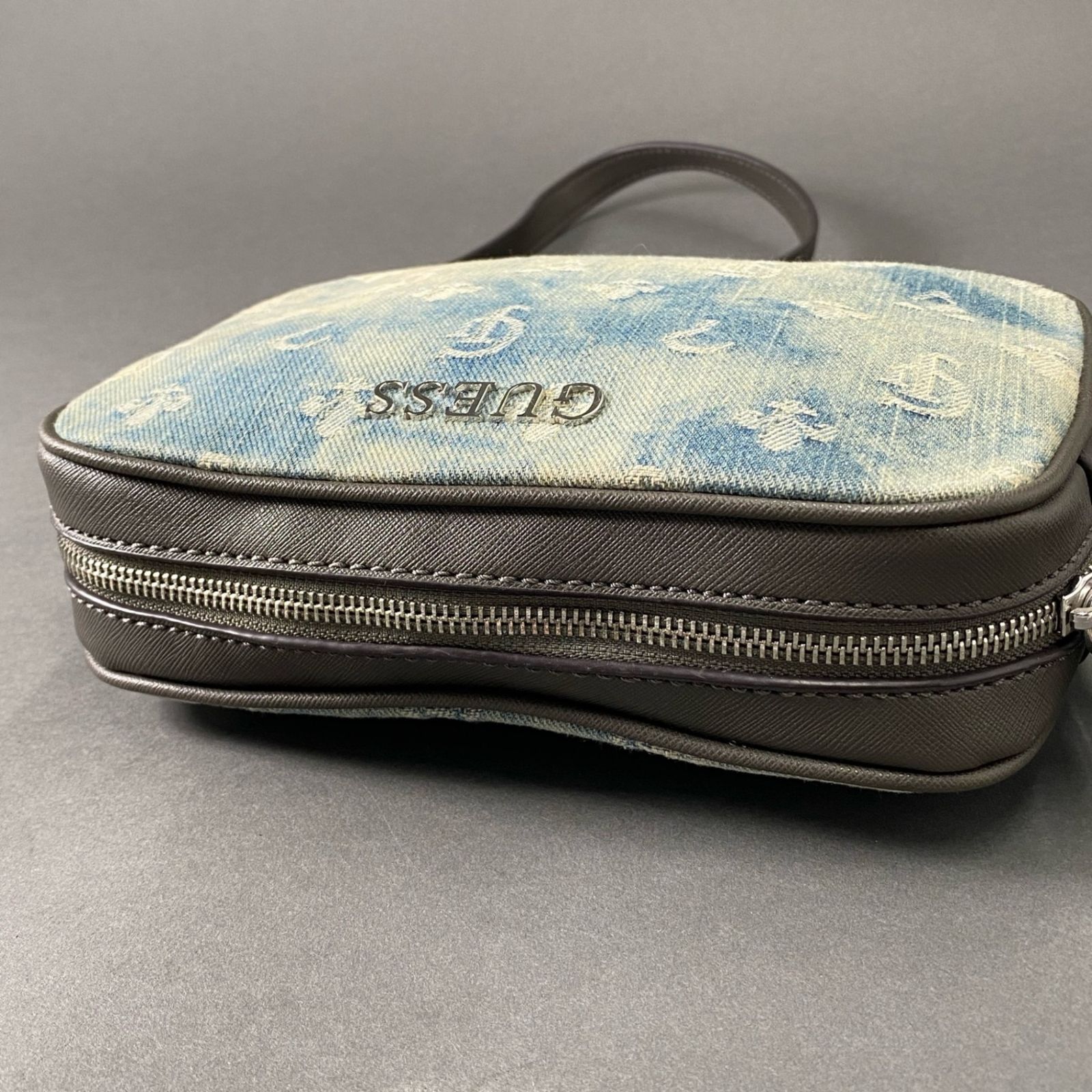 Hc1 《美品》 GUESS ゲス ショルダーバッグ ミニバッグ ポーチ デニム 