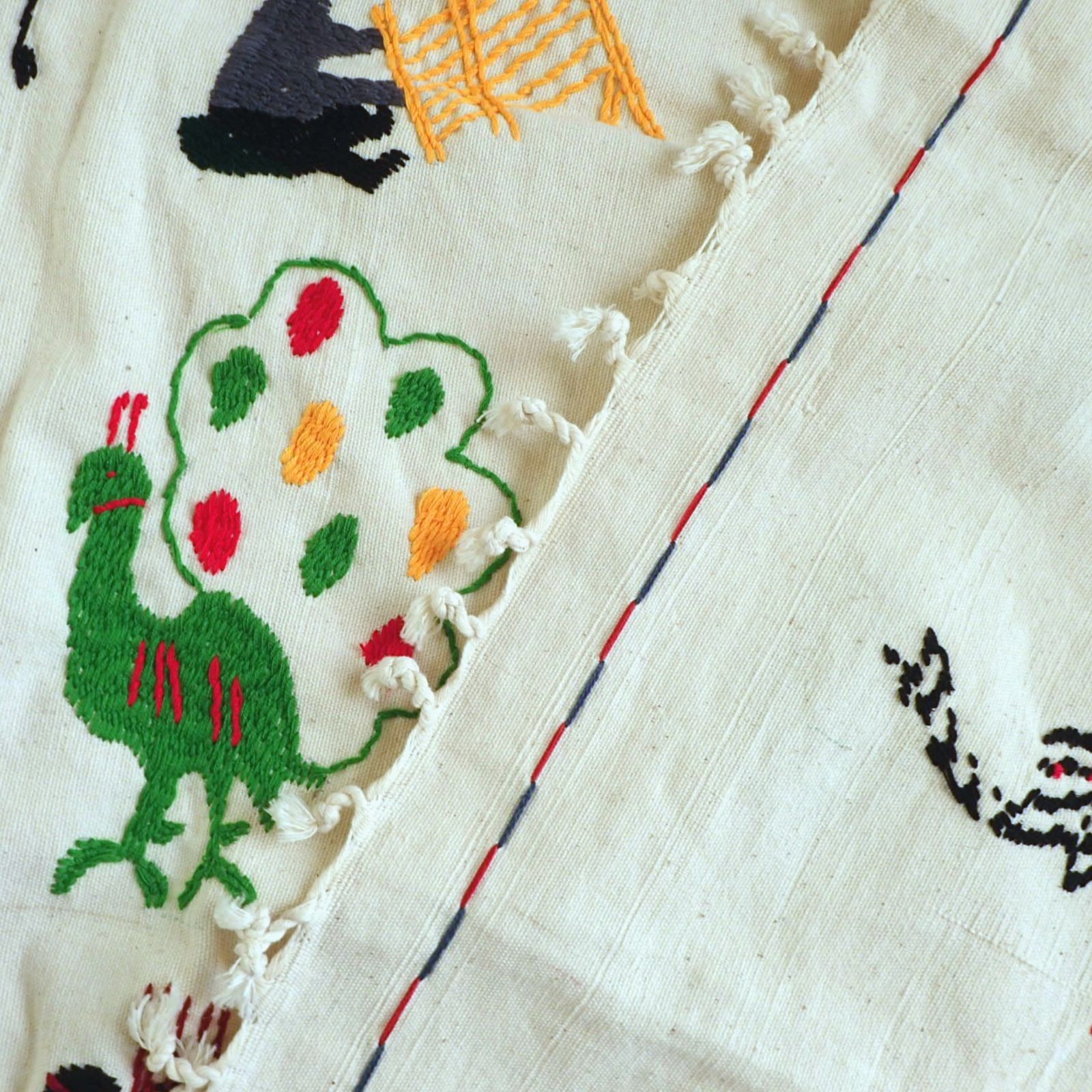 ナガ族手刺繍ブランケット・オフホワイト - gururi［ぐるり］世界の手