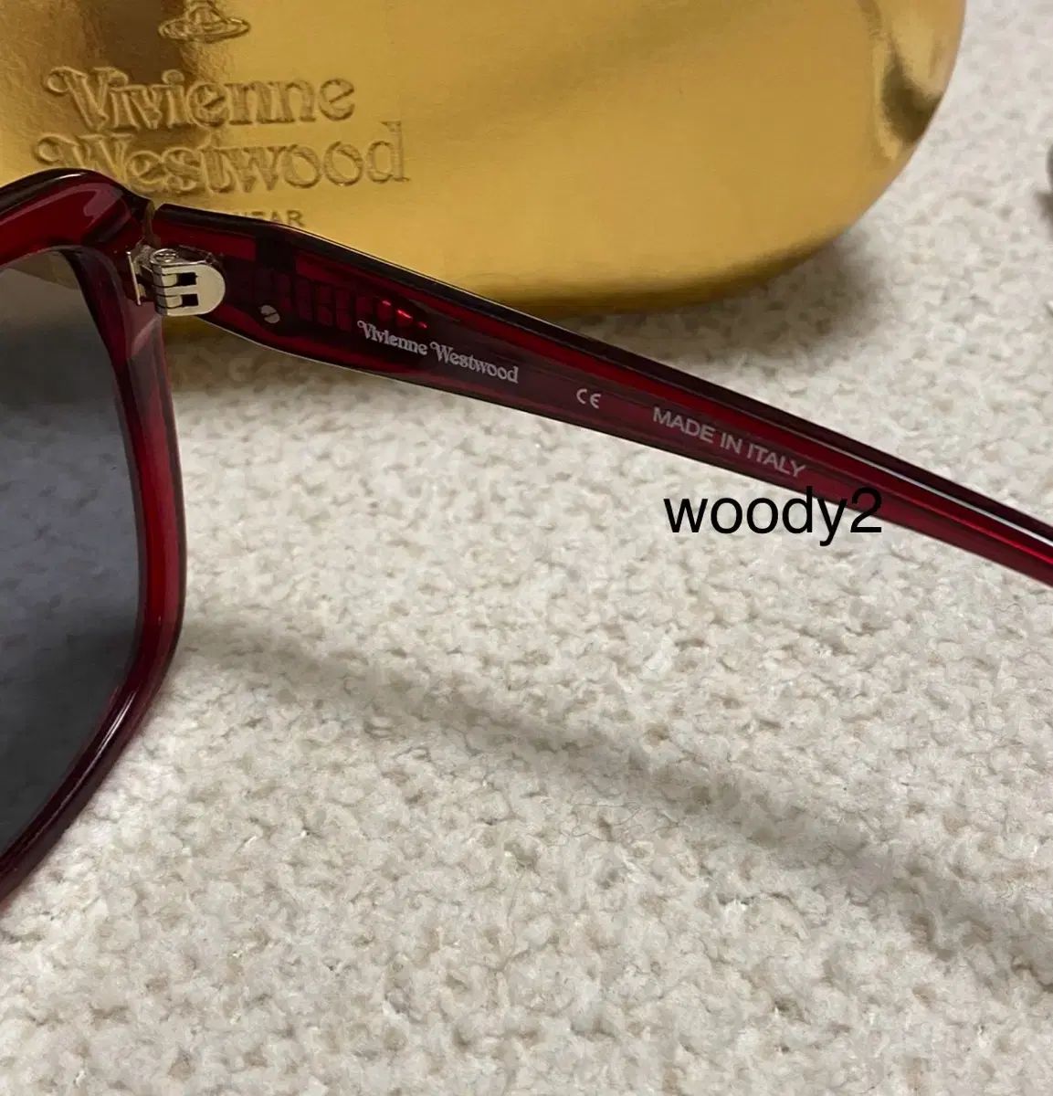 【感謝価格】 Vivienne メルカリ - サングラス ロゴ レッド Westwood(ヴィヴィアンウエストウッド) 小物