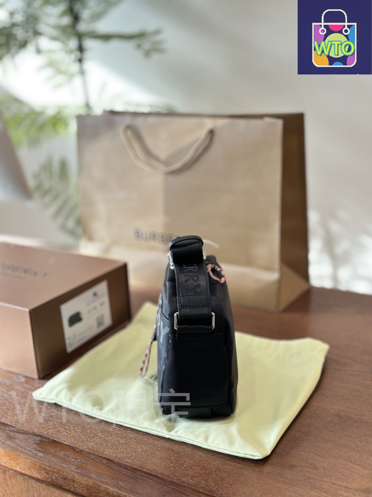 即購入✅BURBERRY ブラック ナイロンカメラバッグ 男女兼用 今日特価】Burberry ナイロン カメラバッグ 23cm - メルカリ