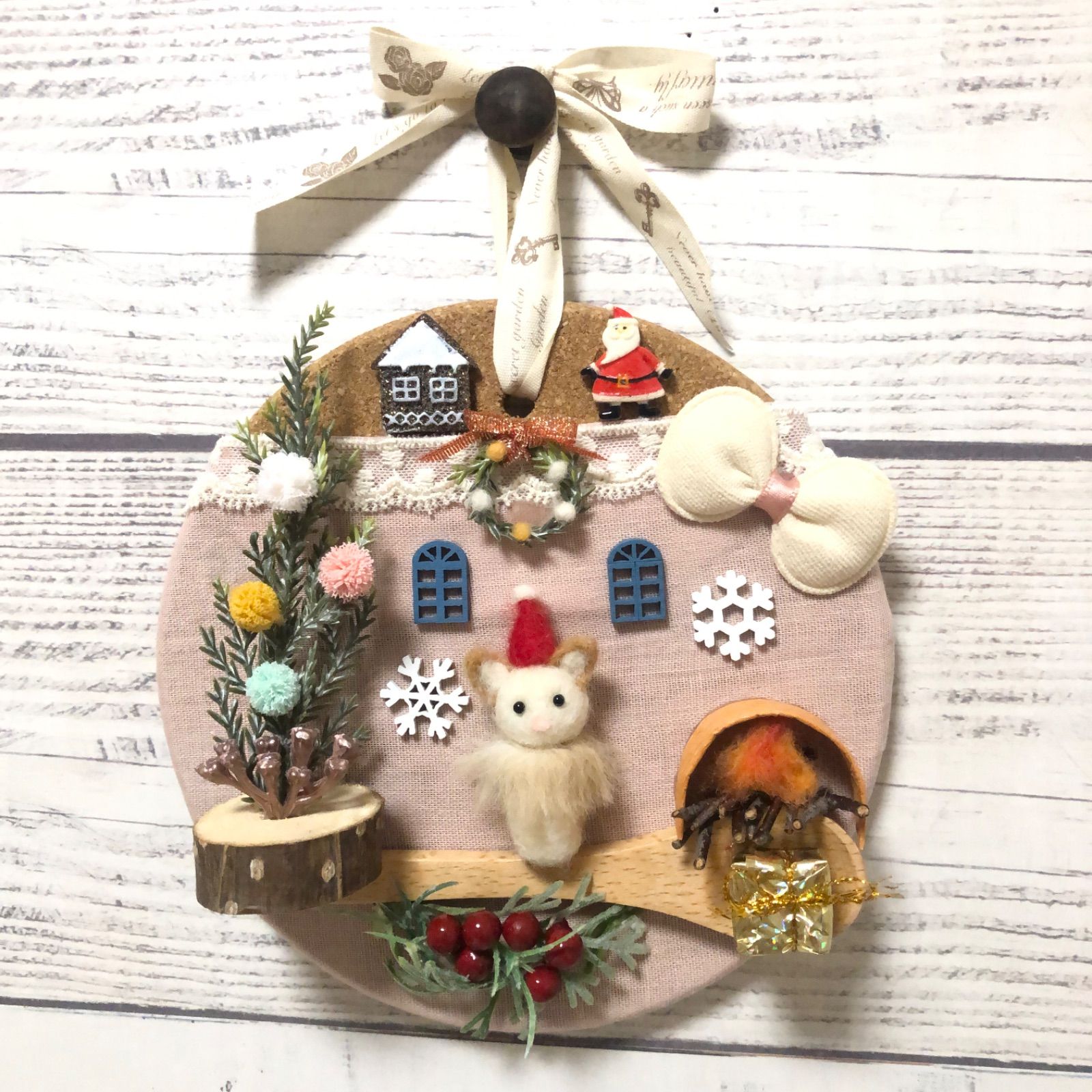 クリスマスが待ち遠しいネコさん〜 壁飾り 羊毛フェルト