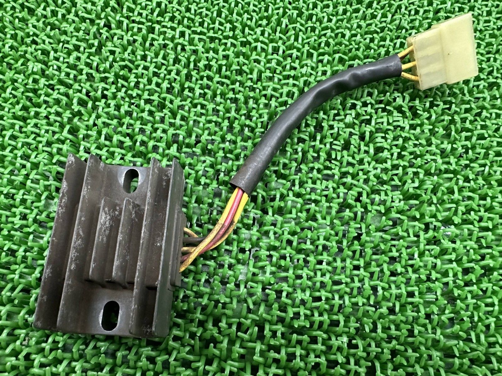 GSX400インパルス レギュレター スズキ 純正 中古 バイク 部品 GK79A