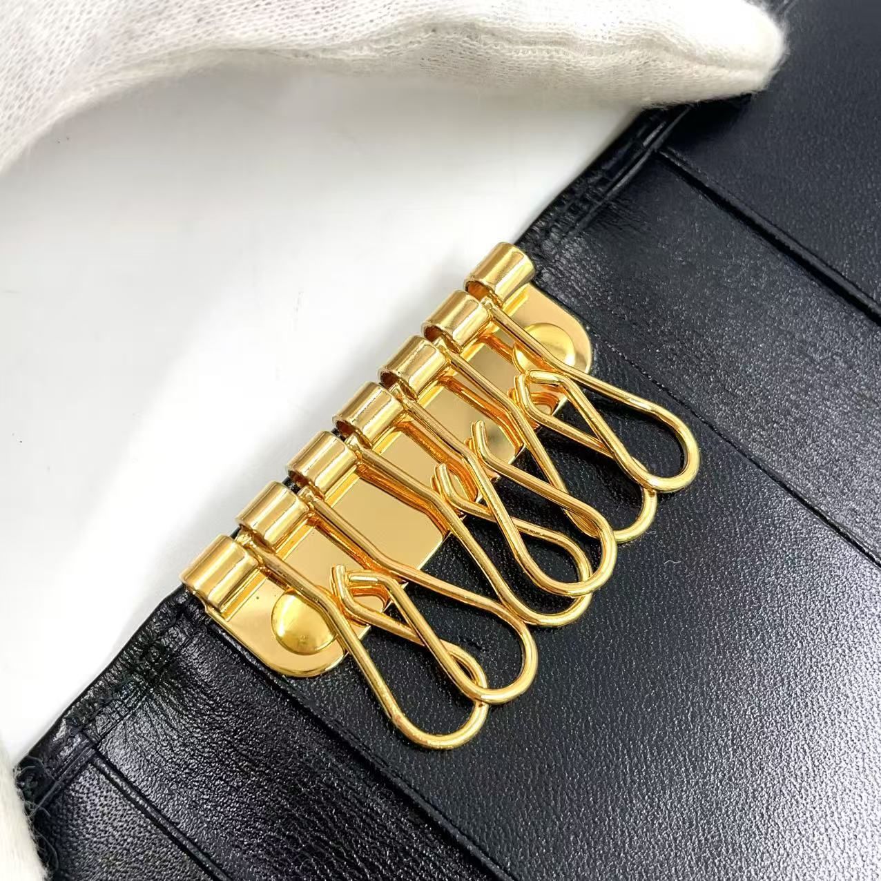 新品 未使用 カルティエ パシャ ゴールド バージョン キーケース 6連 Cartier パシャライン 6連 レザー ブラック キーケース ゴールド