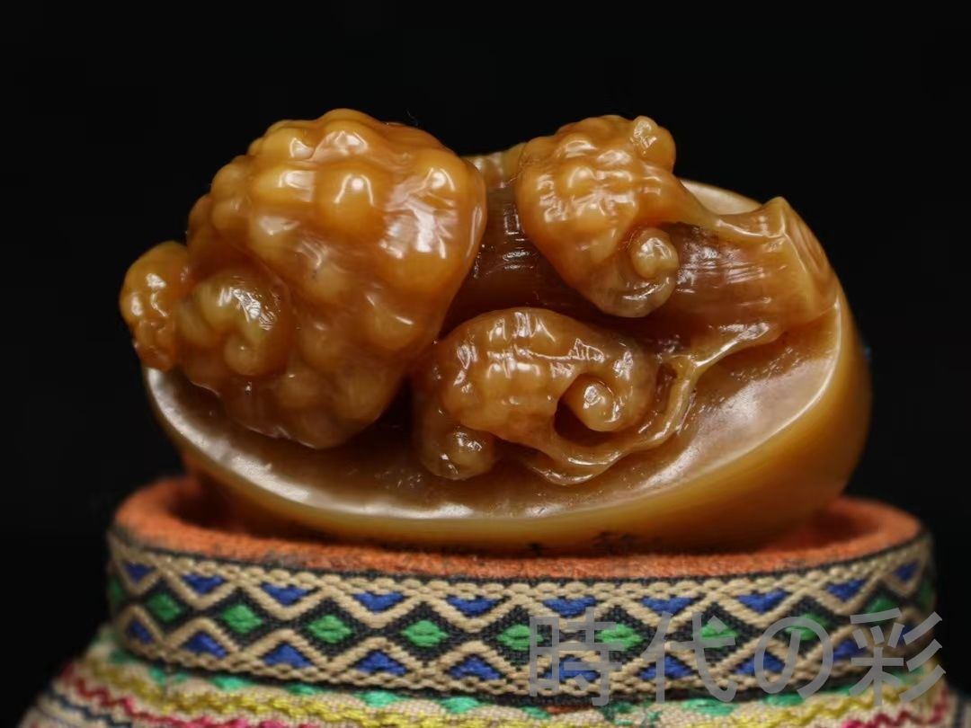 中国古美術 清代 乾隆13年 田黄石 霊芝印章 置物 書道具 印鑑 刺繍台座付き