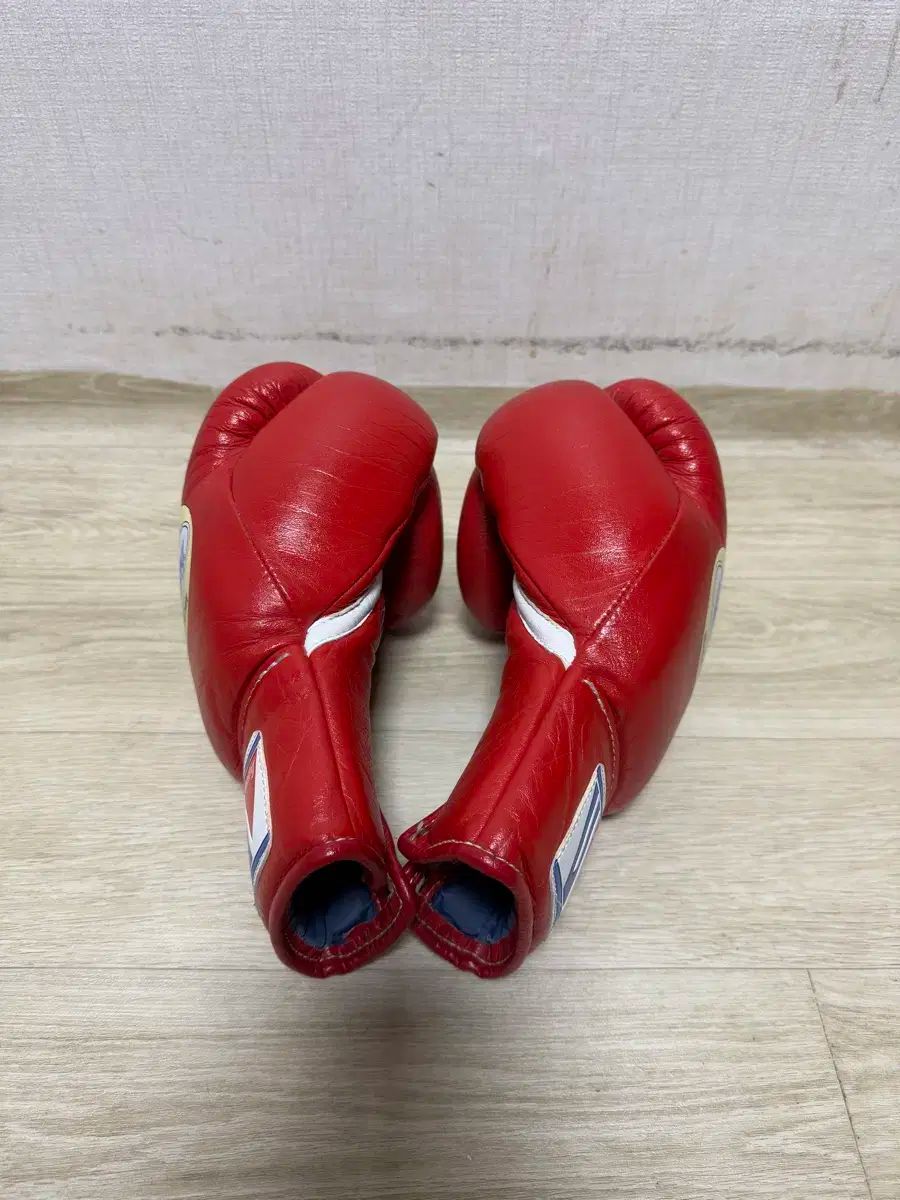 ウィニング ( Winning ) オフィシャル 8 オンス レッド グローブ