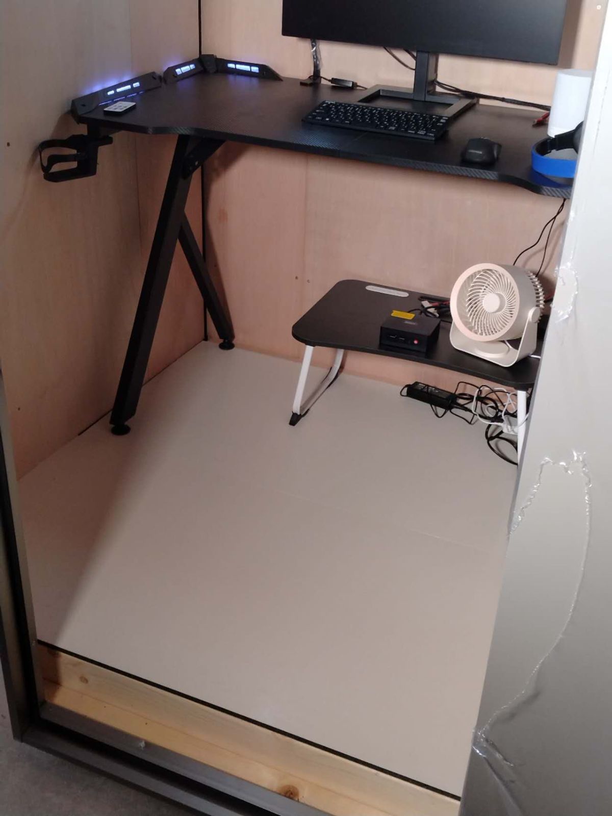 簡易事務所 1台