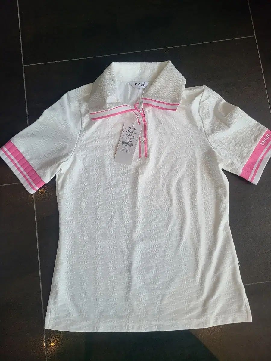 Volvik ボルビック ホワイト ピンク 半袖 T シャツと パンツ