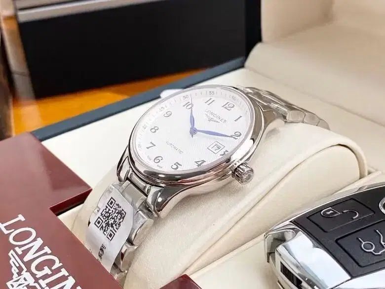 ステンレス スチール ケースについて サファイア グラス 鏡 腕時計