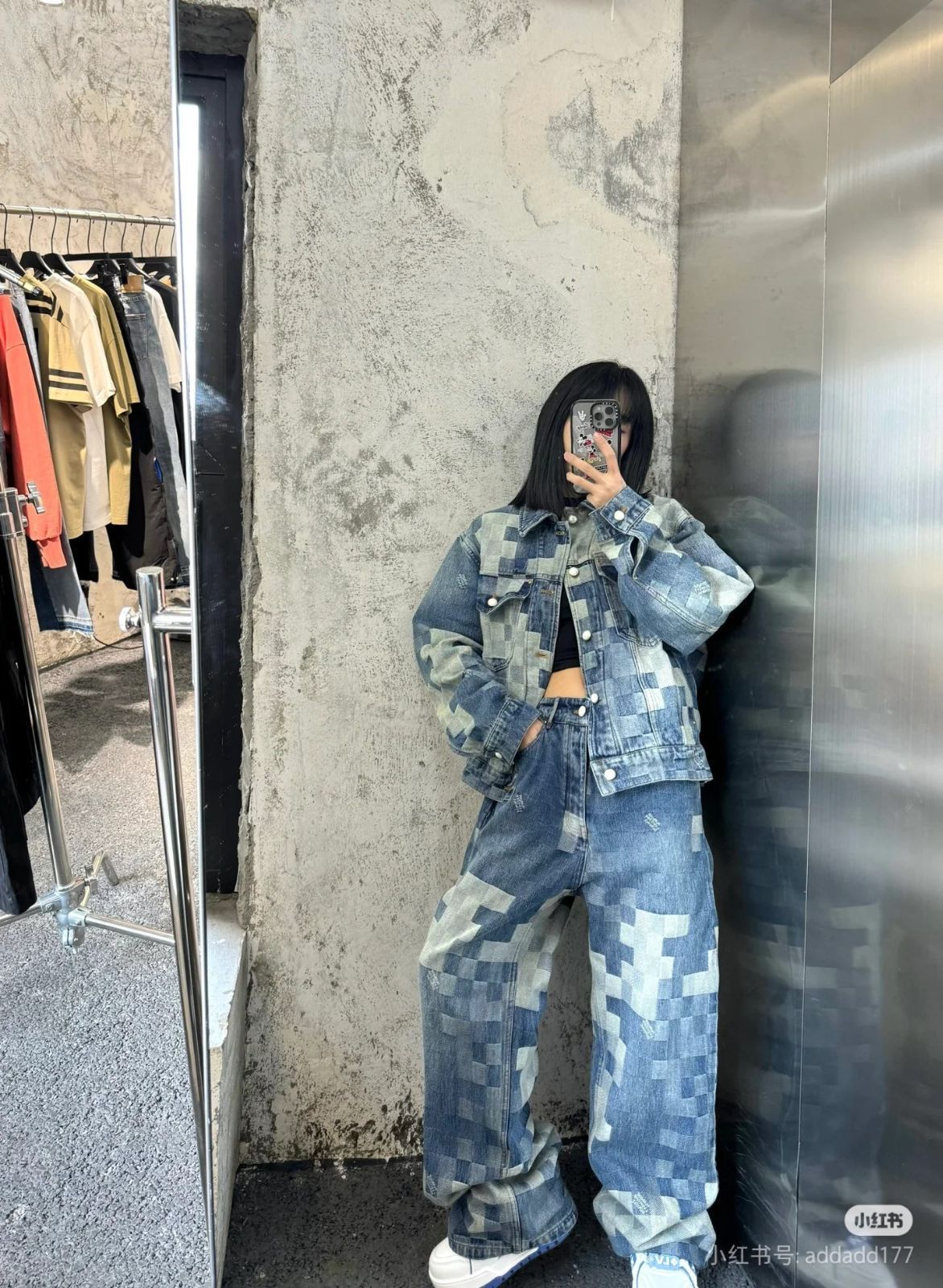 各種サイズ・色が充実。 ルイ ヴィトン LOUIS VUITTON ファージー ウォン Pharrell Williams とのコラボレーション モザイクチェッカーボード柄のジーンズ