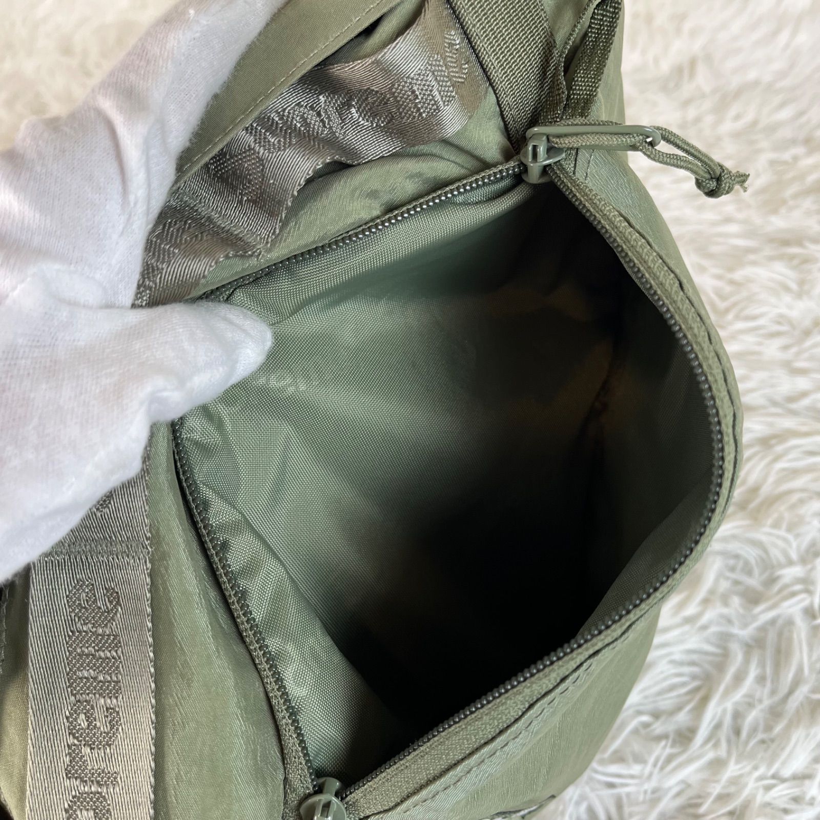 美品　Supreme Sling Bag スリングバッグ　20AW オリーブ 美品 Supreme Sling Bag スリングバッグ 20AW オリーブ - メルカリ