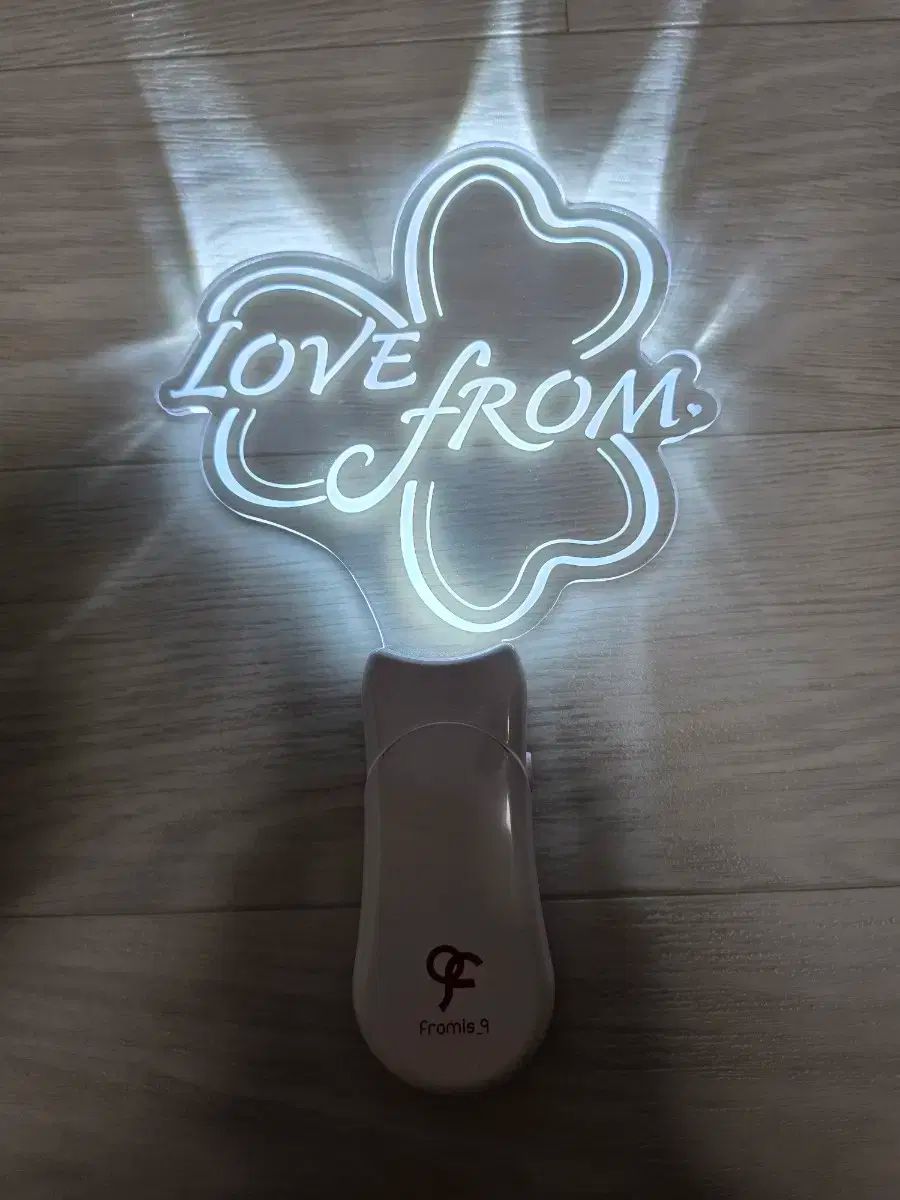 【fromis_9】LOVE FROM韓国公演　ペンライト Tシャツ fromis_9 Launches New Version Of Official Light Stick | Soompi