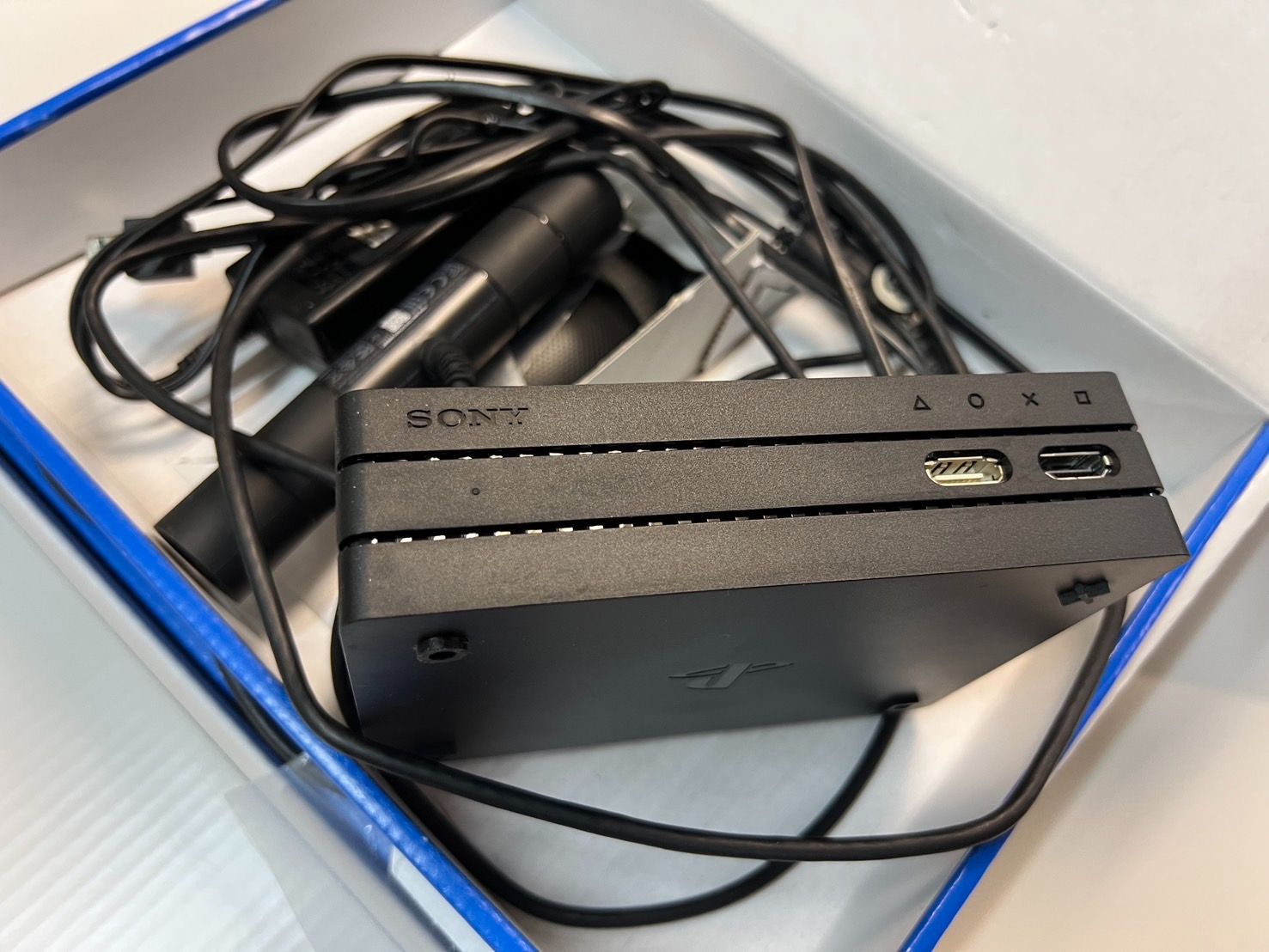 PSVR  後期型　カメラ同梱版  CUH-ZVR2 Amazon.com: PlayStation (CUH-ZVR2) VR Starter Pack (PS4