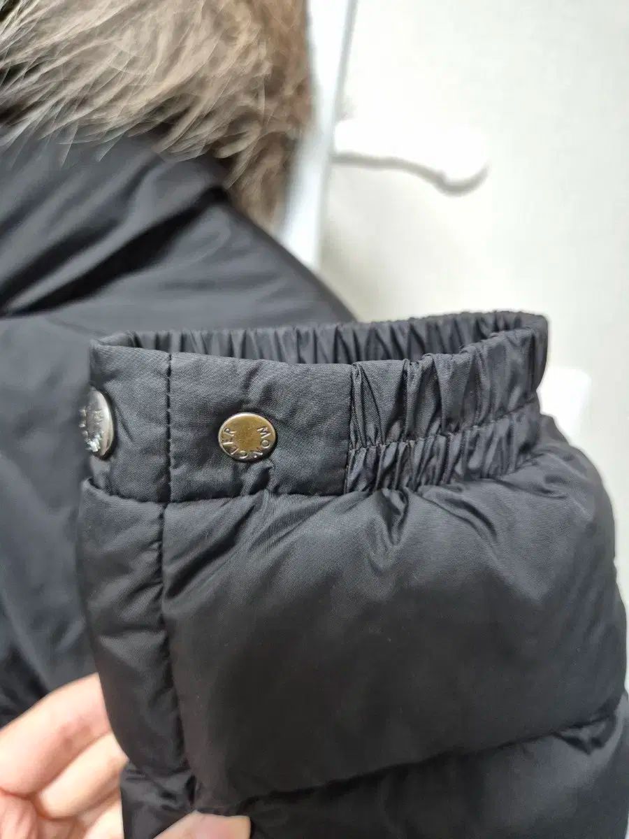 MONCLER モンクレール BYRON(モンクレール) キッズ ダウンジャケット 子供服・用品(85cm CHARPAL黒14A入荷大人も着られるキッズMONCLER(モンクレール)BUYMA byron（キッズ・ベビー・マタニティ）の通販 &frasl; 人気ファッションインスタグラマー TikTokerの黒田りこ様ご着用の ブラック（黒）系 - ブランド ダウン ニューマヤ