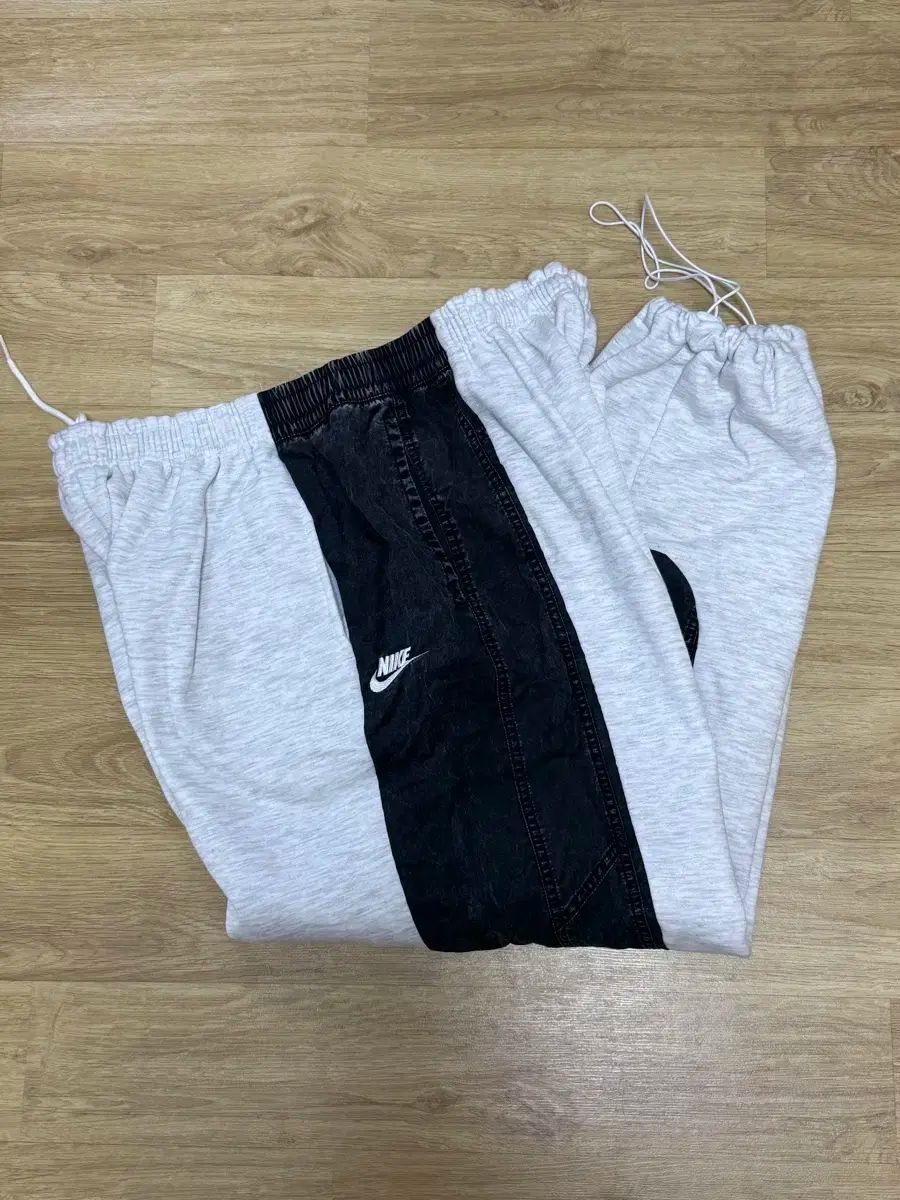 ビンテージで楽しむ 裏起毛チュチュ NIKE ナイキ ホワイトソルト