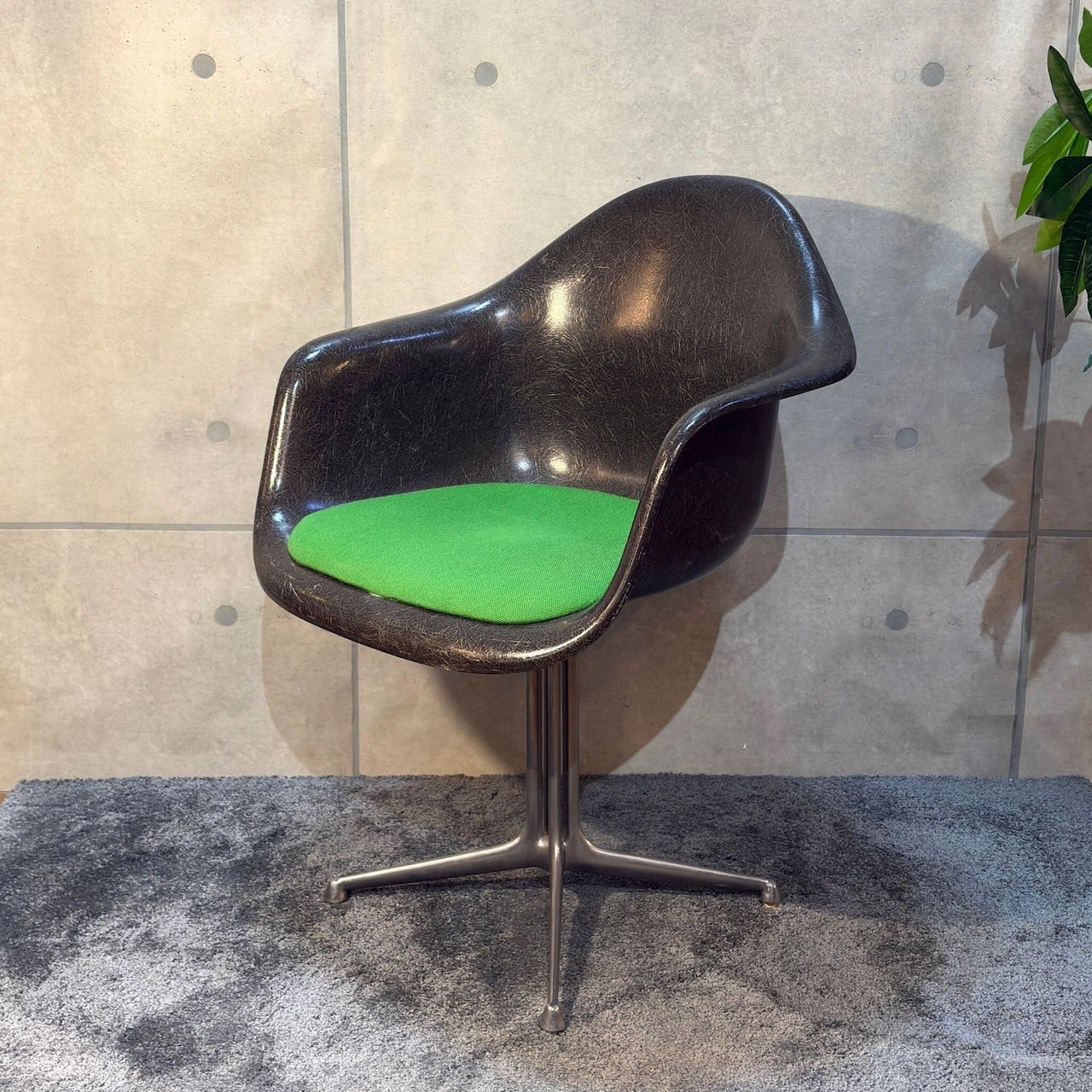 VINTAGE Herman Miller Vitra Eames DAL ラ フォンダ アームシェルチェア LA FONDA FRP 1970s MARWIL-DEMENAGEMENTS_CH
