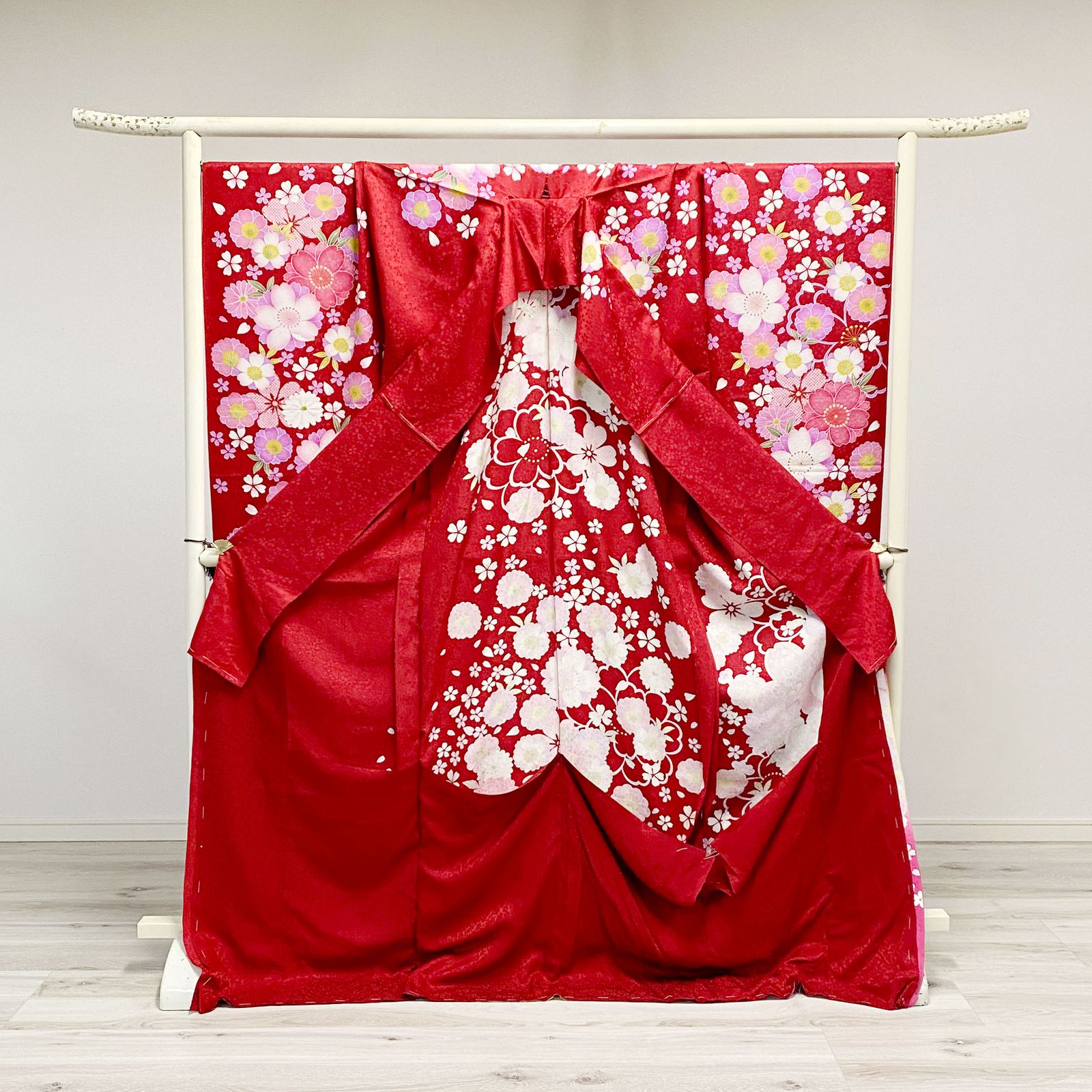 新品・一式セット】振袖 未使用 仮絵羽 赤 桜 牡丹 成人式 F17