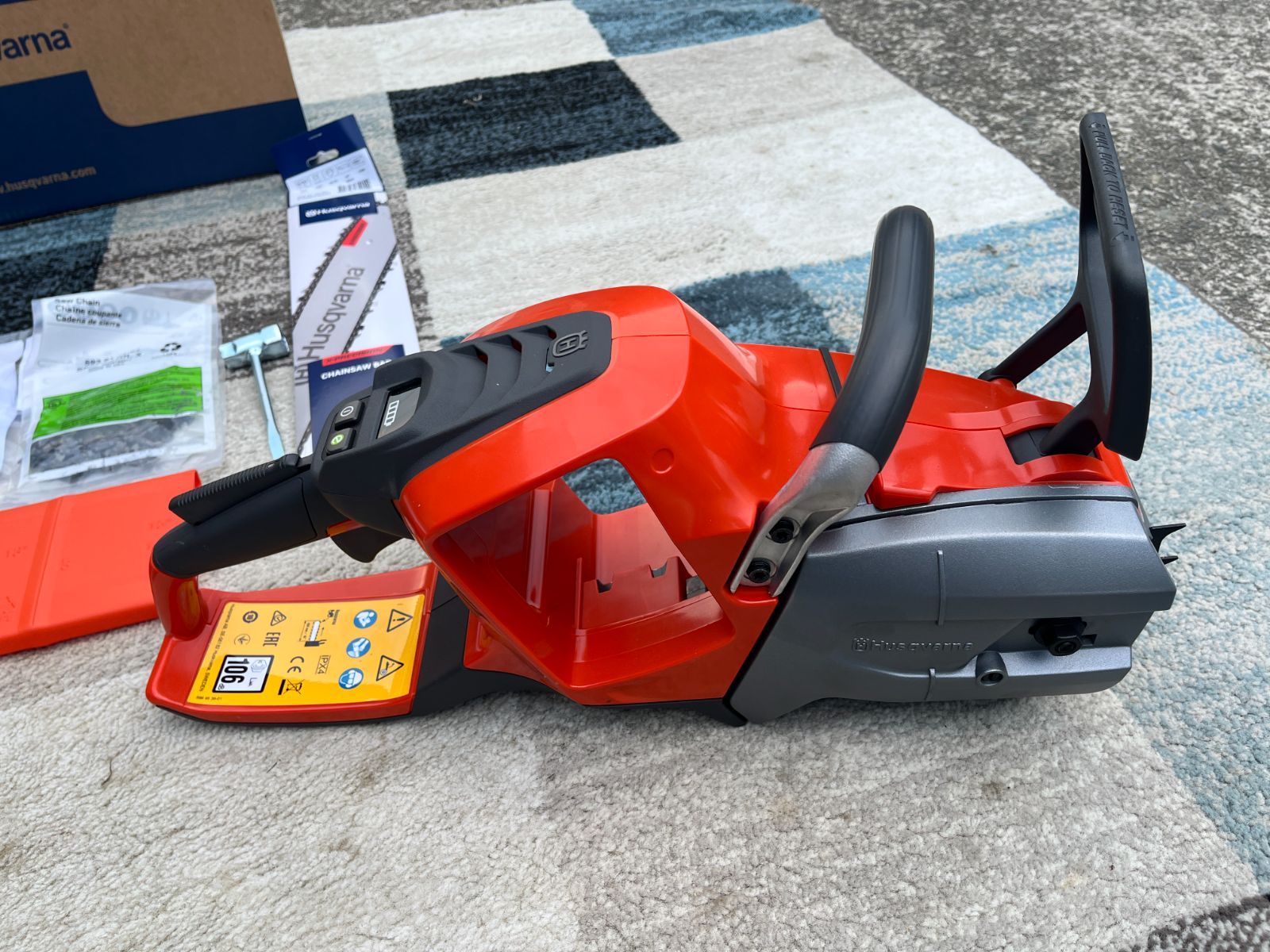 充電式チェーンソー バッテリー式チェーンソー