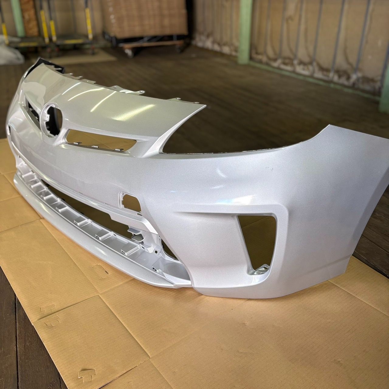 TOYOTA 30系/30プリウス後期 フロントバンパー/シルバー 社外品 【P30