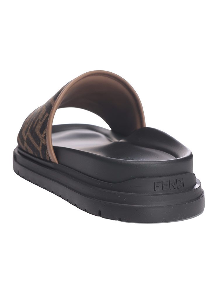 フェンディ FENDI FFジャカード ダイアゴナル レザー スライド フェンディ FENDI FFジャカード ダイアゴナル レザー スライド