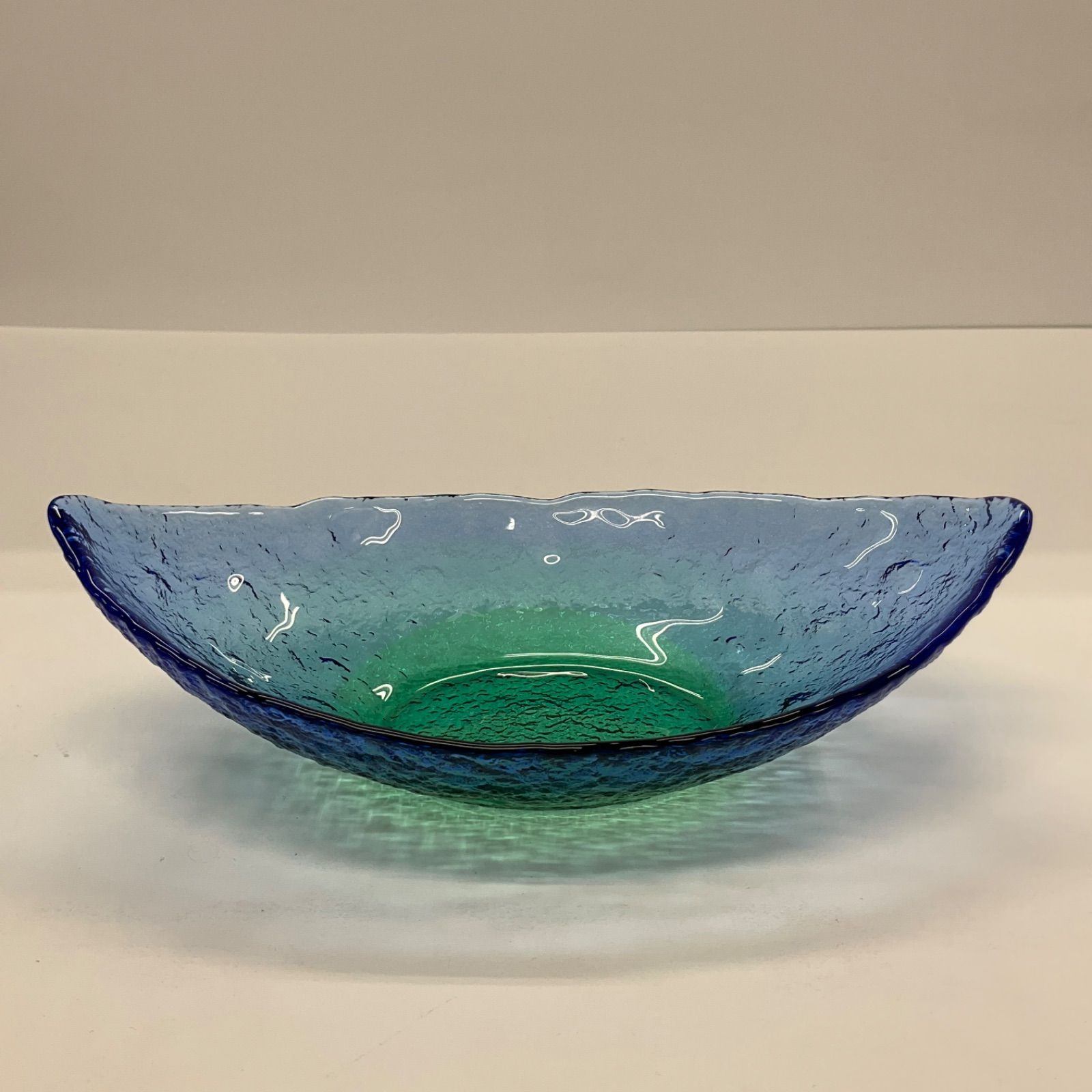 骨董　時代ガラス　希少　魚型　鯉　下駄脚付　プレスガラス　長皿　刺身皿　１客 骨董 時代ガラス 希少 魚型 鯉 下駄脚付 プレスガラス 長皿 刺身皿