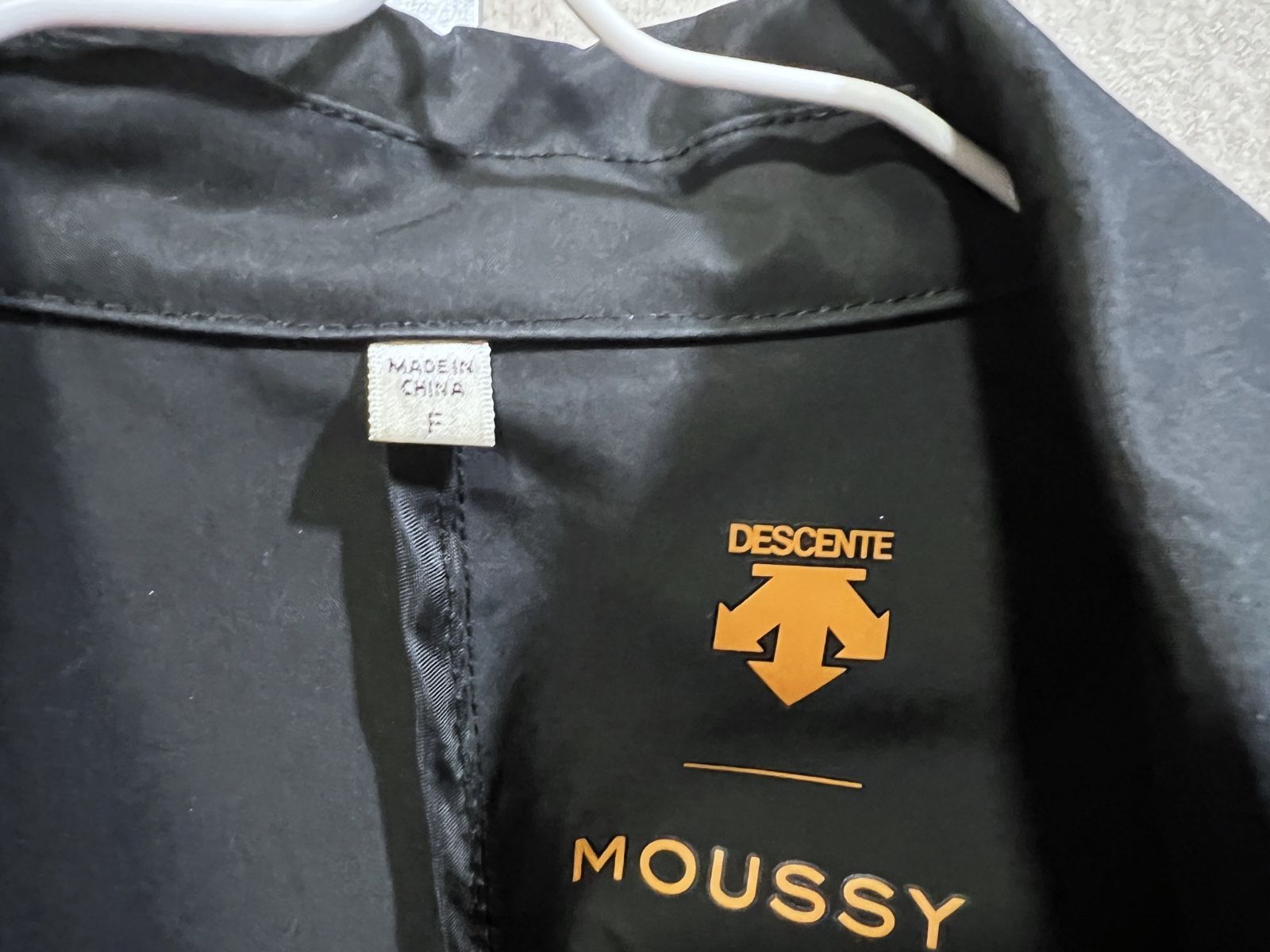 ジャケット・アウター DESCENTE MOUSSY DM OVER SHORT TRENCHCOAT MOUSSY（マウジー）の「DM HOODED OVER TRENCH コート（トレンチ