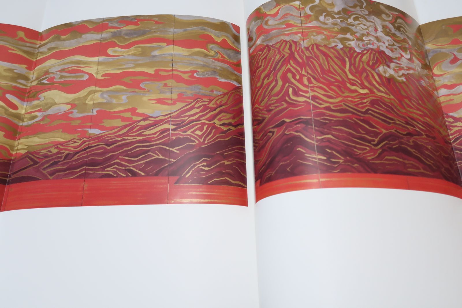 加山又造屏風絵集成|定価120000円|幼いときから大画面を創ることに限りなく憧れを持ちつづけて来た私の素朴な喜びを今更のように感じます