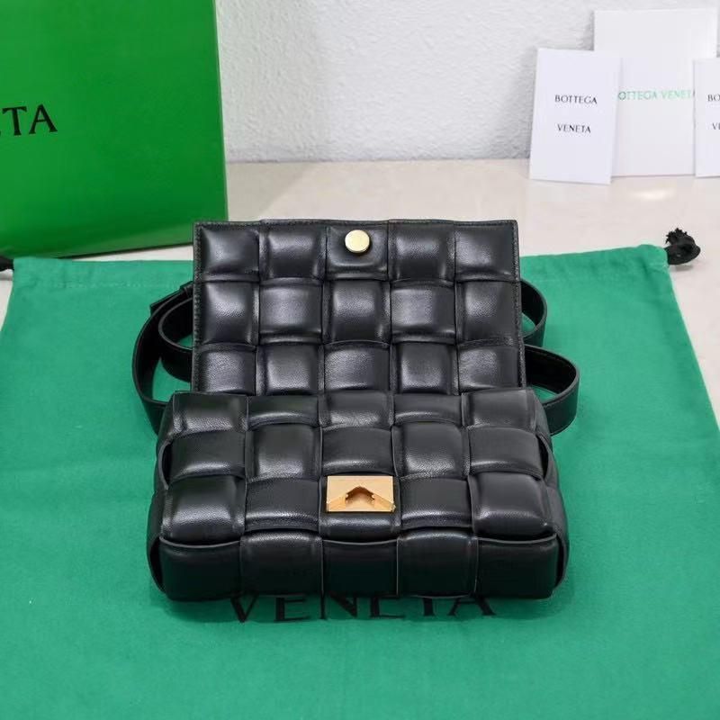 BOTTEGA VENETA カセット レザー バッグ ショルダーバッグ
