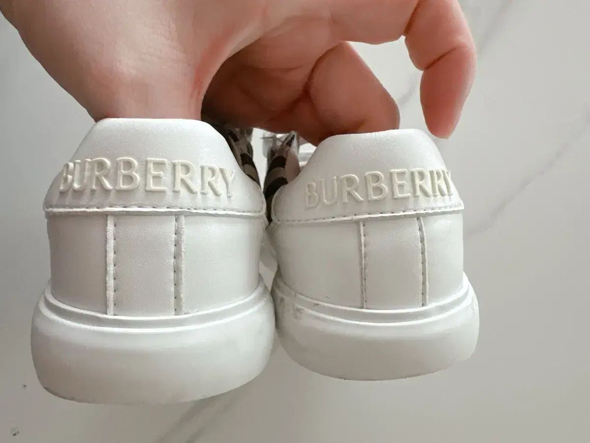 正規品 Burberry Kids(バーバリーキッズ) スニーカー 26 サイズ