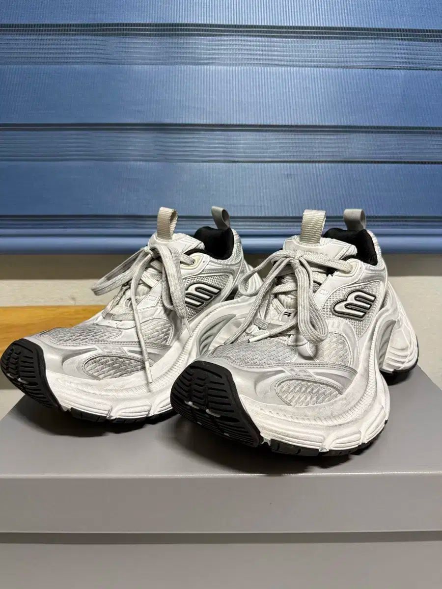 BALENCIAGA スニーカー 10xl ホワイト/グレー 42 BALENCIAGA 10XL ホワイト 42サイズ - メルカリ