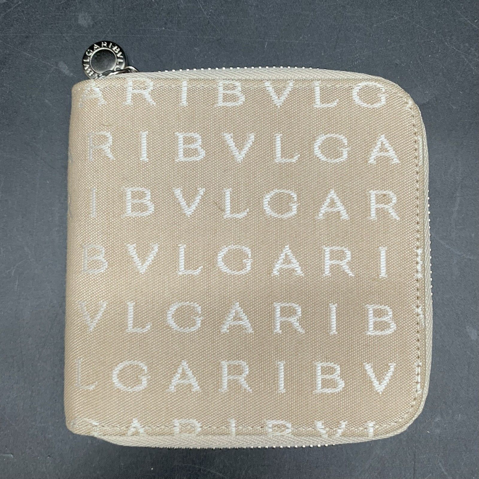 BVLGARI 二つ折り財布 ベージュ キャンバス　ロゴマニア BVLGARI ブルガリ ロゴマニア ブルガリブルガリ 二つ折り財布