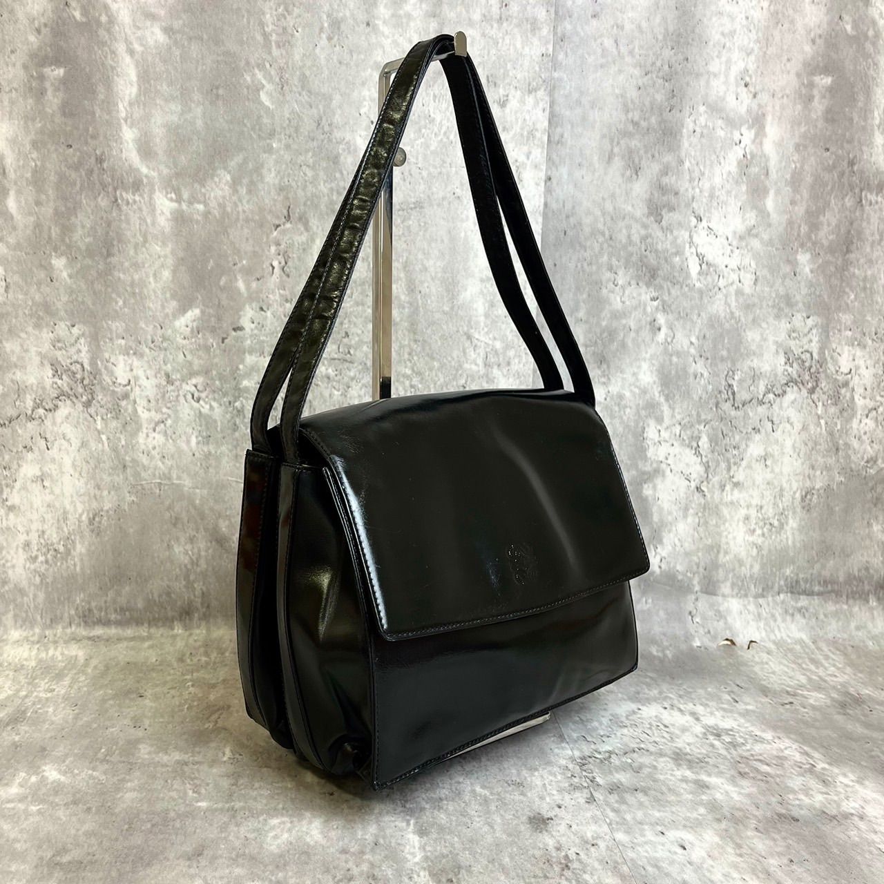 ✨美品✨ LOEWE ロエベ トートバッグ ハンドバッグ アナグラム ロゴ型押し 肩掛け ナッパレザー ユニセックス レディース メンズ ブラック  黒色 - メルカリ