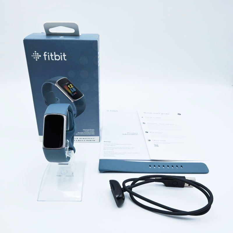 T05-t017 |動作 済 Fitbit Charge 5 トラッカー スチールブルー|プラチナ S|Lサイズベルト 充電器付き Suica対応