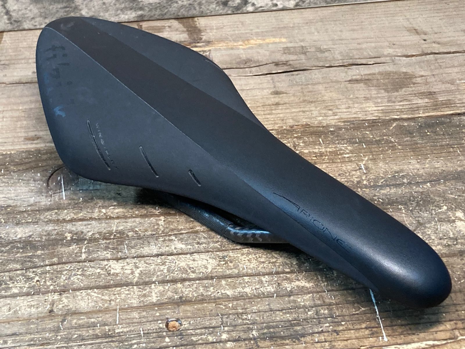 IS932 フィジーク fizik アリオネ ARIONE R1 サドル カーボンレール
