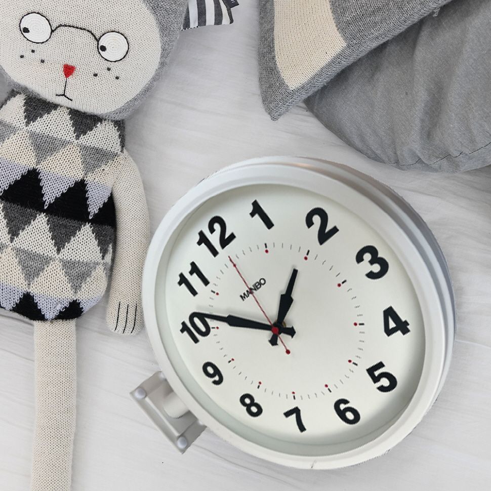 両面掛け時計ｍａｎｂｏ 両面掛時計－文字盤直径27CM 非電波 (ブラック) Amazon.co.jp: 両面電波掛け時計 両面時計 manbo double face wall