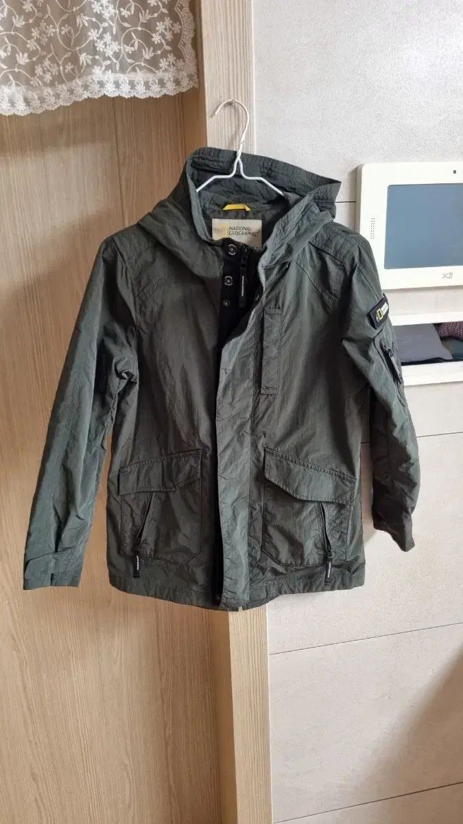 ナショナルジオグラフィック キッズ カーキ色 フード アウター 140