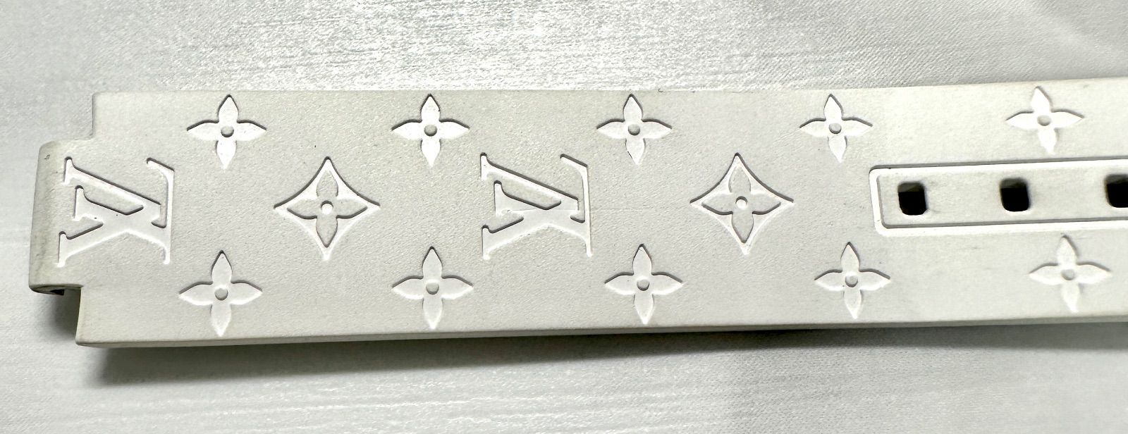 【正規品】ルイ・ヴィトン タンブール用 17mm ホワイトモノグラムラバーベルト 正規品】ルイ・ヴィトン タンブール用 17mm ホワイトモノグラムラバー