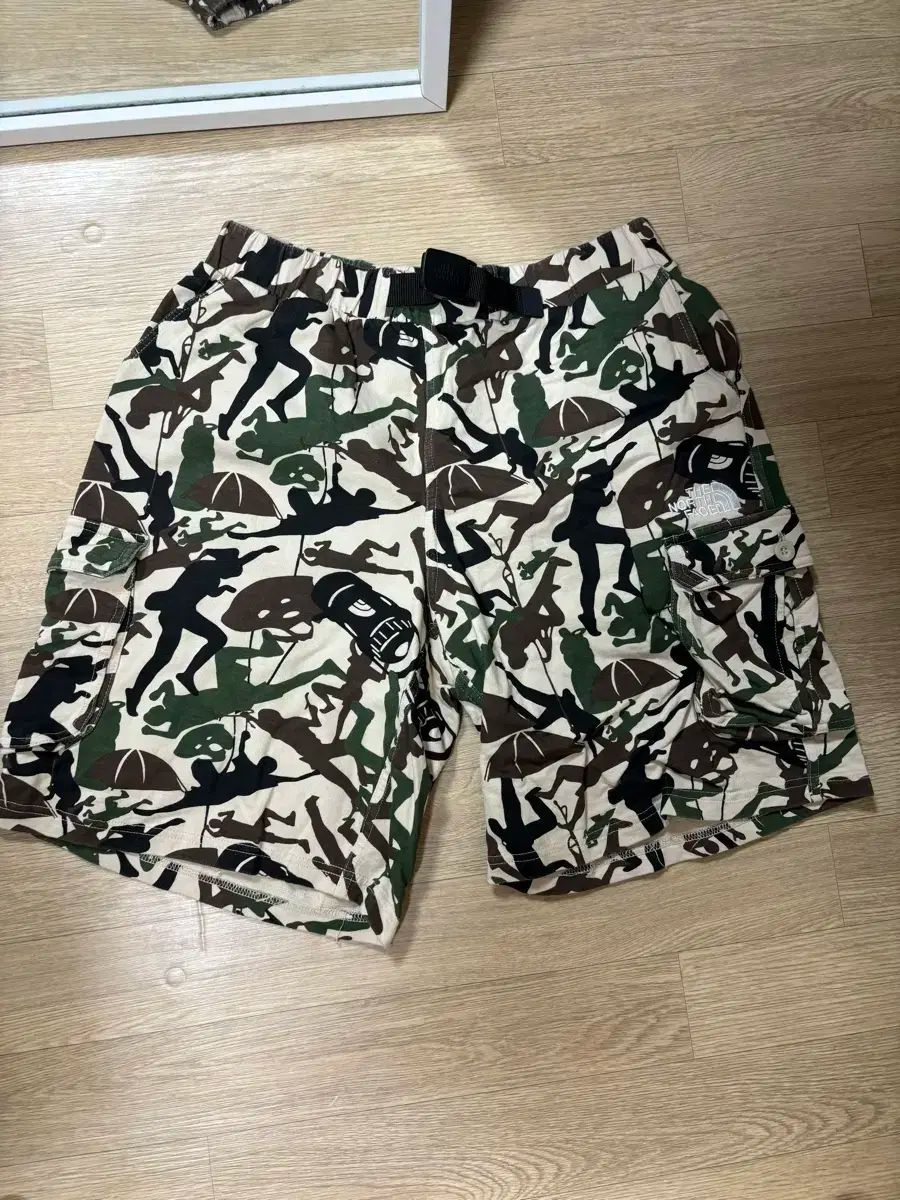 THE NORTH FACE ザノースフェイス ヴィンテージ ショートパンツ カモフラ 85 L サイズ 32 ー 34